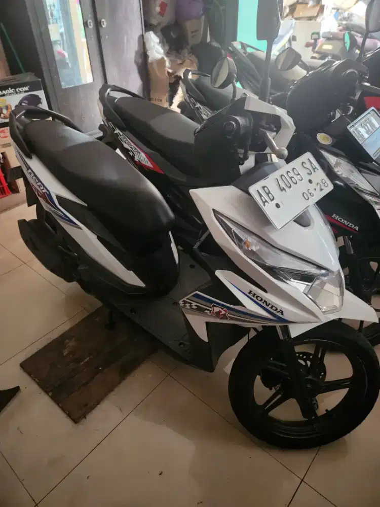 Beat eco putih 2018 Gbm