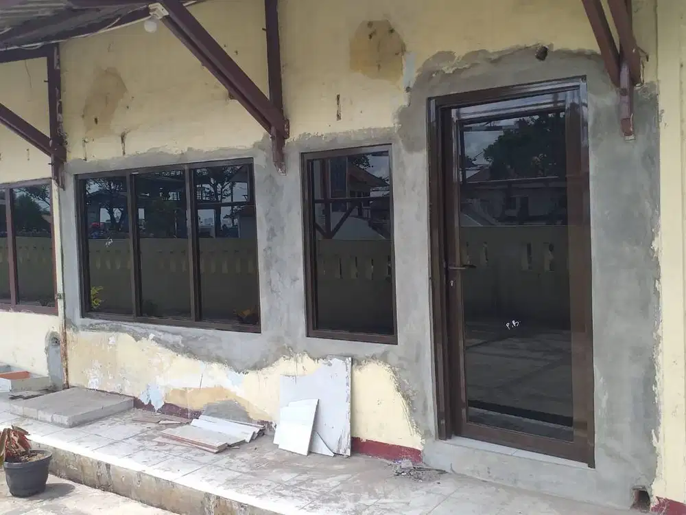 Pasang Partisi Plafon Gypsum + Kusen Alumunium Aluminium + Pintu Kaca