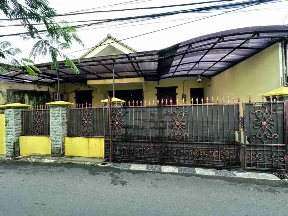 Dijual cepat rumah lokasi strategis Cipayung -  di Jakarta Timur .