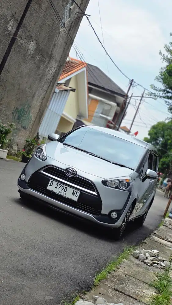 Toyota Sienta V AT 2018 silver bandung matic