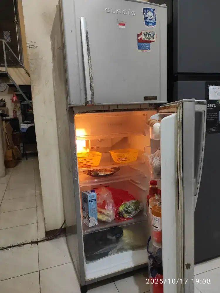 Dijual Kulkas Lemari Es 2 pintu Bekas
