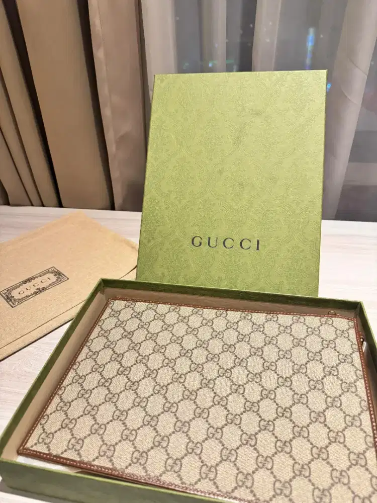 Gucci Interlocking GG Supreme Clutch