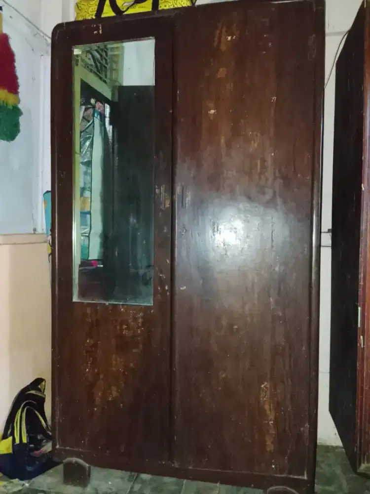 2 Lemari pakaian jadul kuno kayu jati