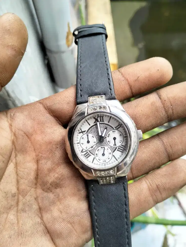 Jam tangan Merk Guess