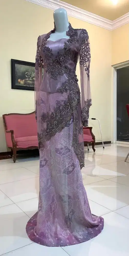 Kebaya Brokat Tempel Modern include rok dan Manset kawat
