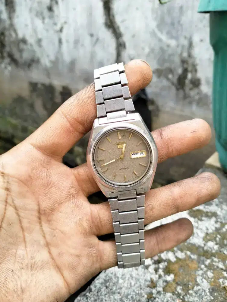Jam Tangan Seiko 5. Mesin 7s26