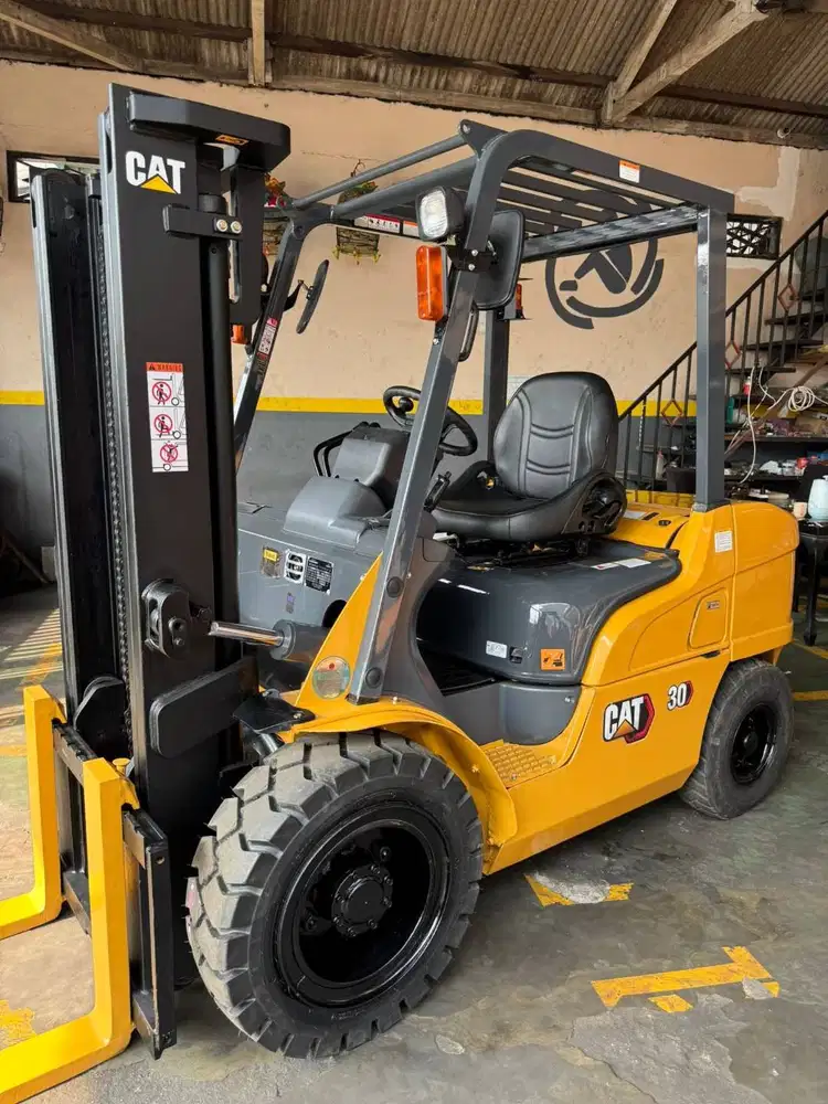Forklift Caterpillar 3 Ton,Manual,Tiang 3 Meter,S4S,Low HM,Tahun 2022