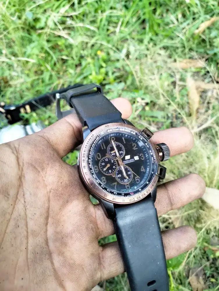 Jam tangan swiss army chronograph