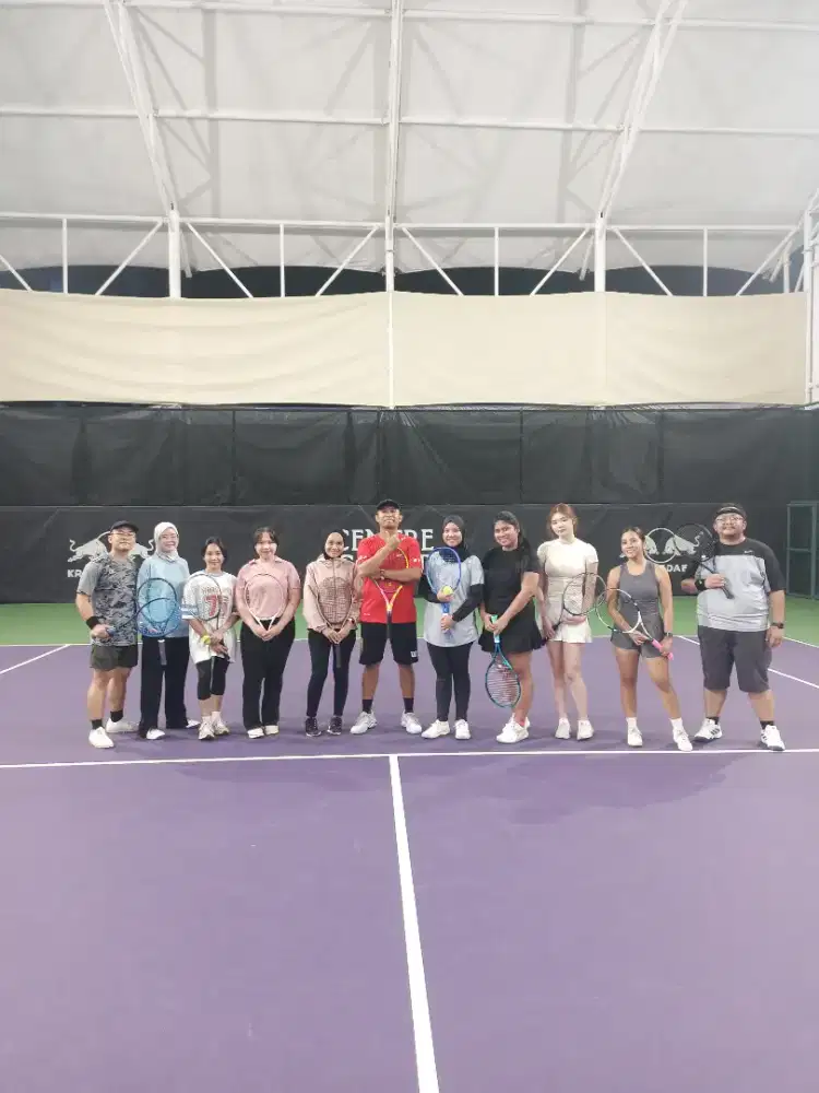 Asisten pelatih tennis dan padel