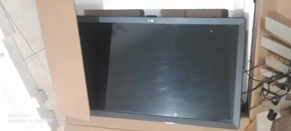 TV merk LG 24 inch like new + STB