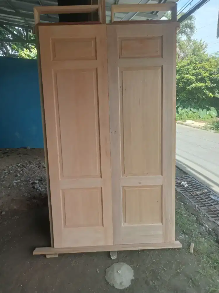 Pintu depan panel