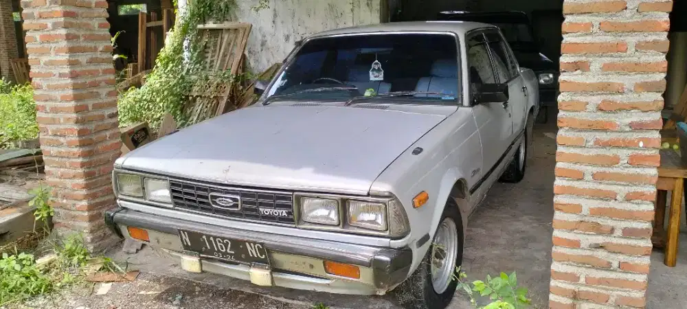 Toyota Corona antik 2000 th 80 bahan utuh