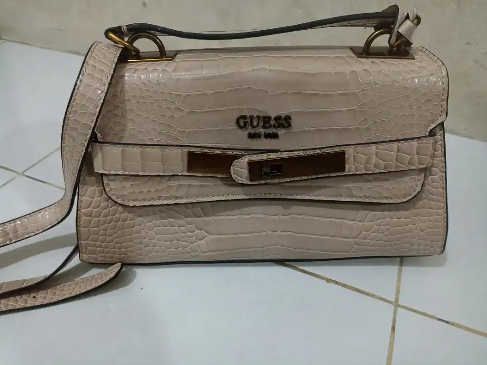 Tas guess kondisi baik