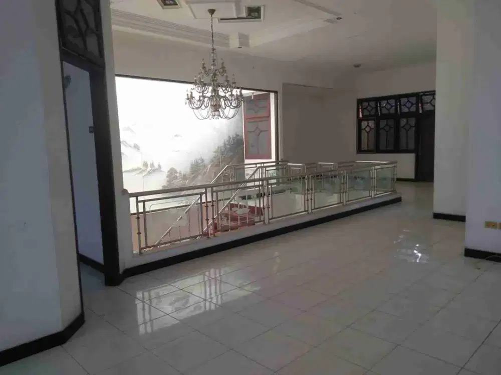 Jual Rumah Hook Simpang Darmo Permai Selatan Surabaya Strategis