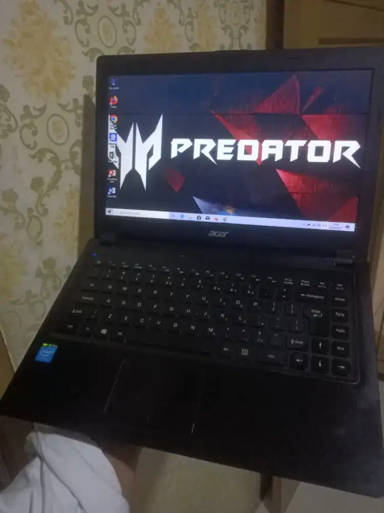Acer Z14 intel N2840 ram 4gb/500gb mulus batre 4jam minus layar
