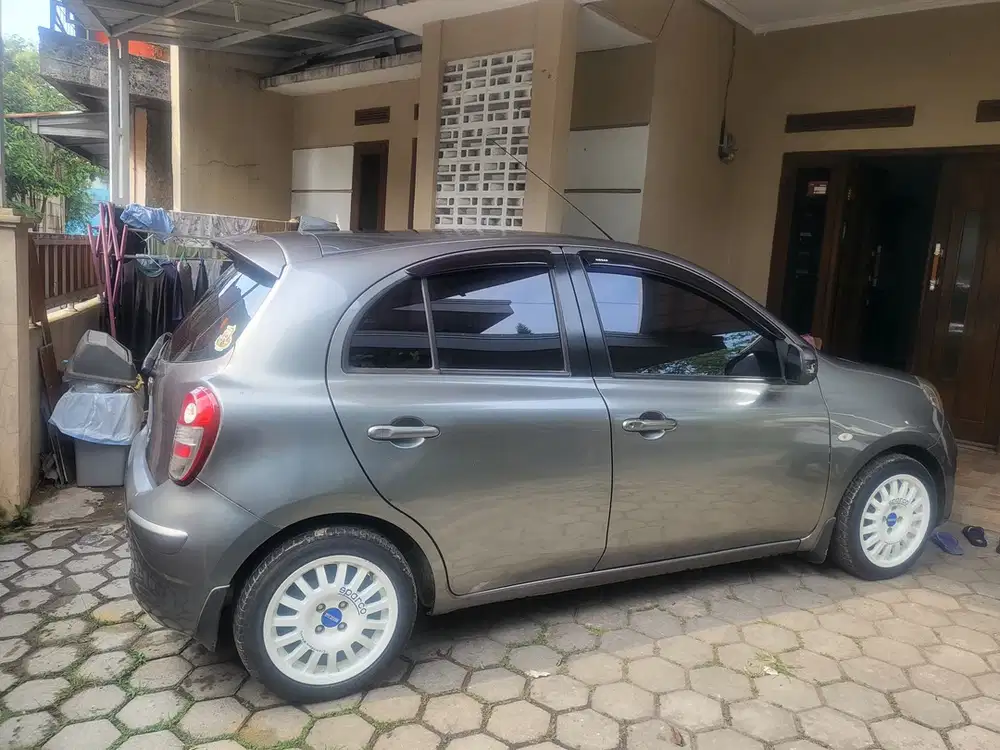 Nissan March 2011 Bensin