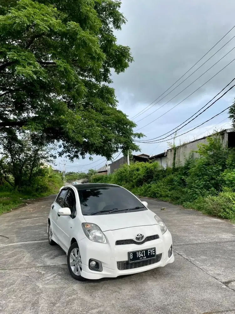 Yaris S LIMITED 2012