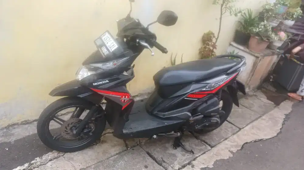 Honda Beat tahun 2016 warna hitam