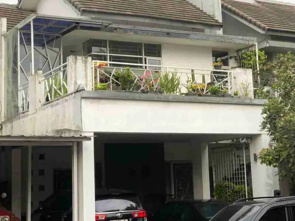 Rumah Rapi Semi Furnished Siap Huni di The Address Cibubur