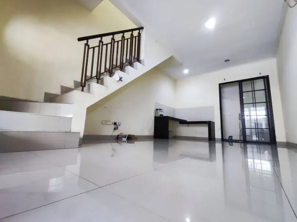 Disewakan Rumah Green Lake City Ukuran 4x12 Dengan 2 Lantai Bangunan 2 Kamar Tidur Harga Termurah 43 Juta/Tahun
