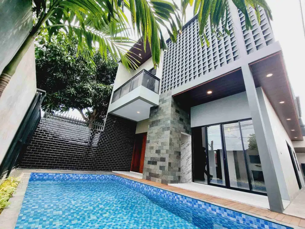 Rumah Mewah Industrial Ada Private Pool Solo Kota