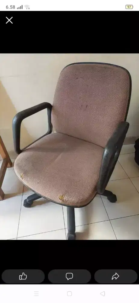 Kursi kantor siap pake