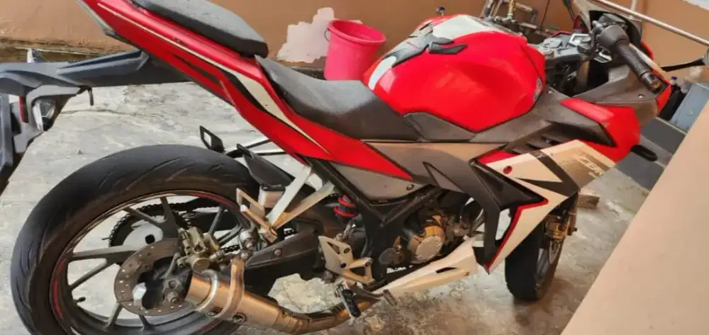 DIJUAL MOTOR HONDA CBR 150R