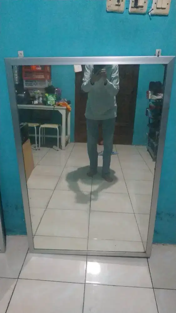 Cermin dinding gantung