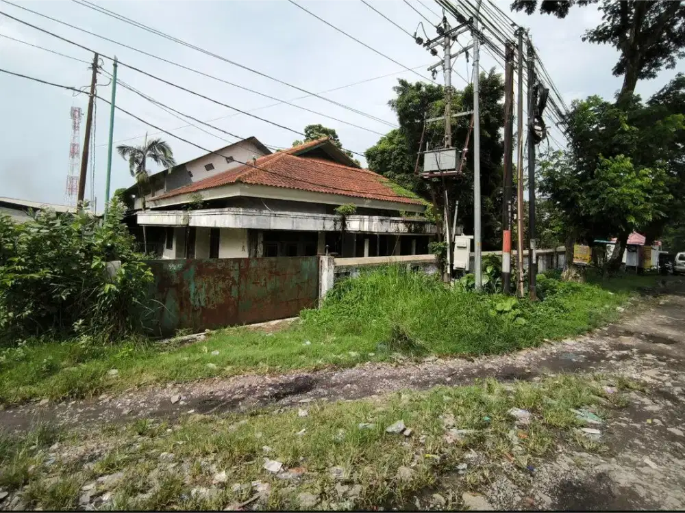 PRIME LOCATION! JUAL RUMAH HITUNG TANAH DI JALAN UTAMA UNTUNG SUROPATI