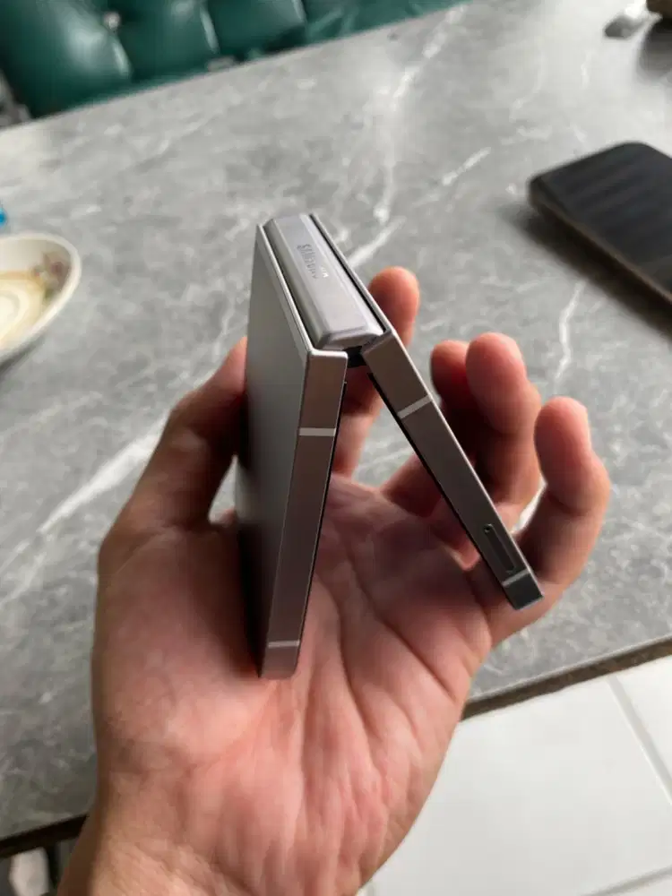 Samsung Z Flip 6 12/256. Garansi resmi SEIN. BU