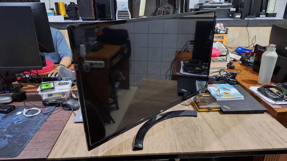 Monitor LED 32 Inch Merk LG