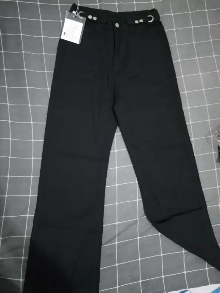 Dijual celana highwaist kulot jeans & celana bahan
Kondisi masih baru