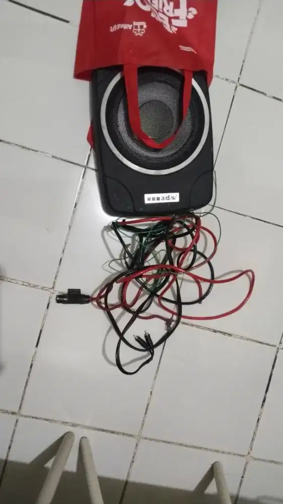 Subwoofer kolong merk ads