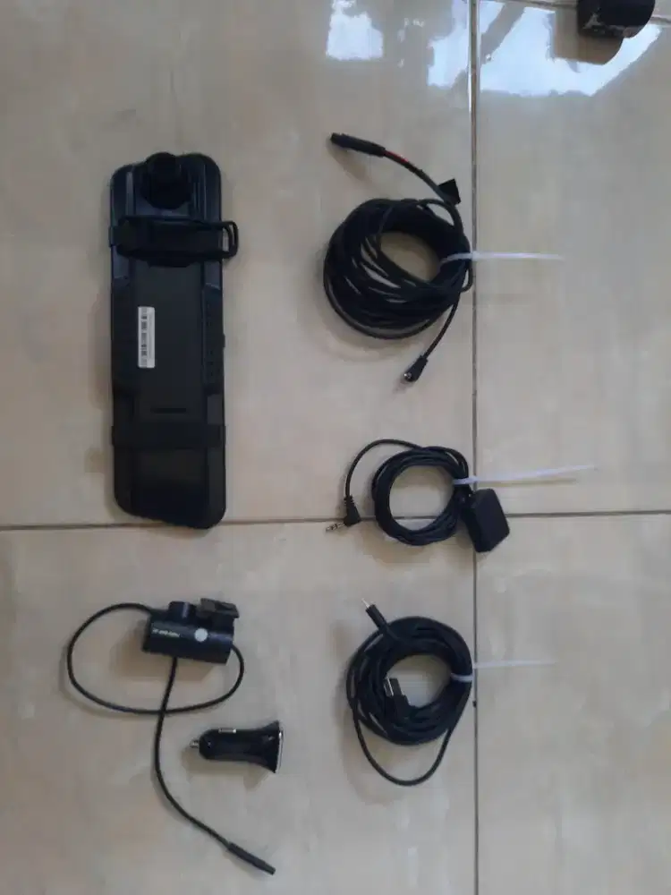 Dashcam mobil depan belakang merek cargoos