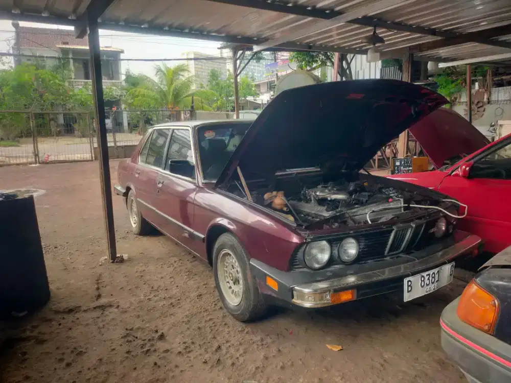 BMW 520i e28 th1986 merah