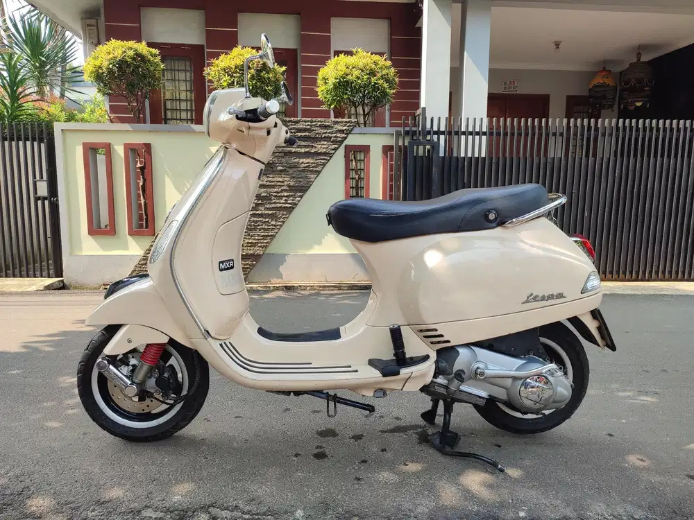 VESPA LX 125 TAHUN 2011
