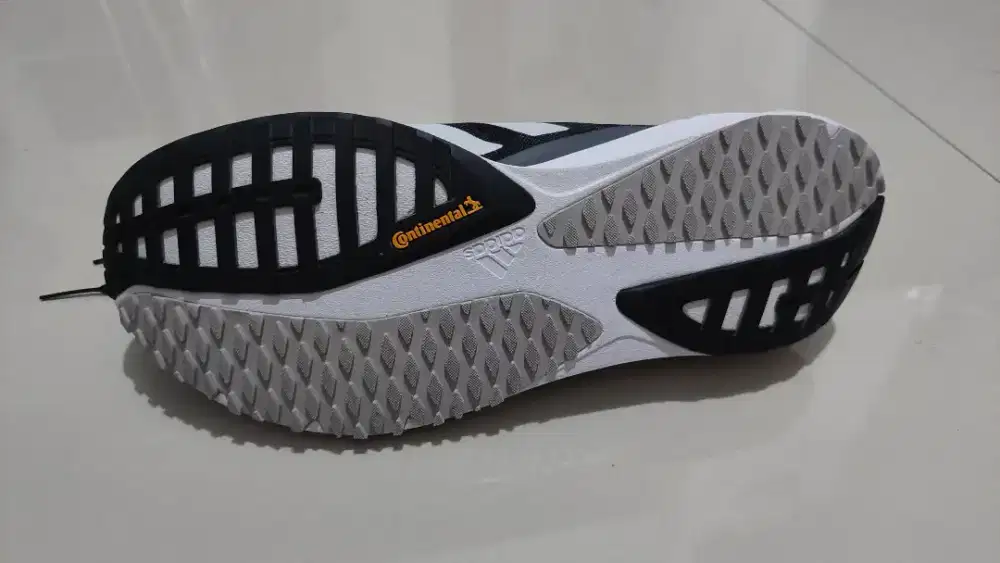 Sepatu running adidas original