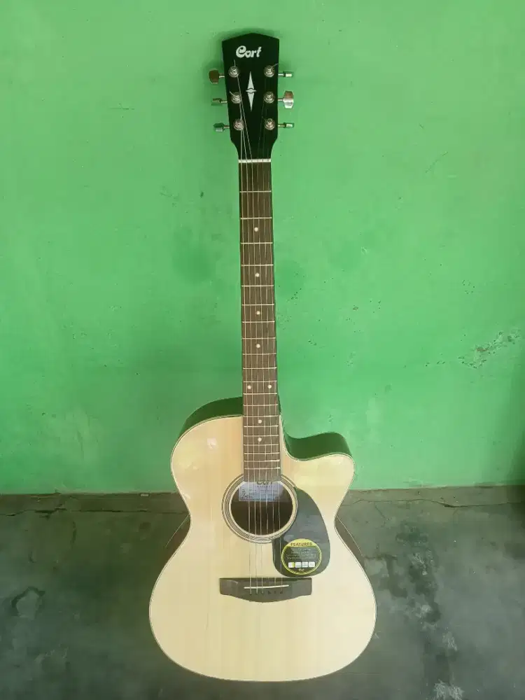 Ready gitar akustik warna natural