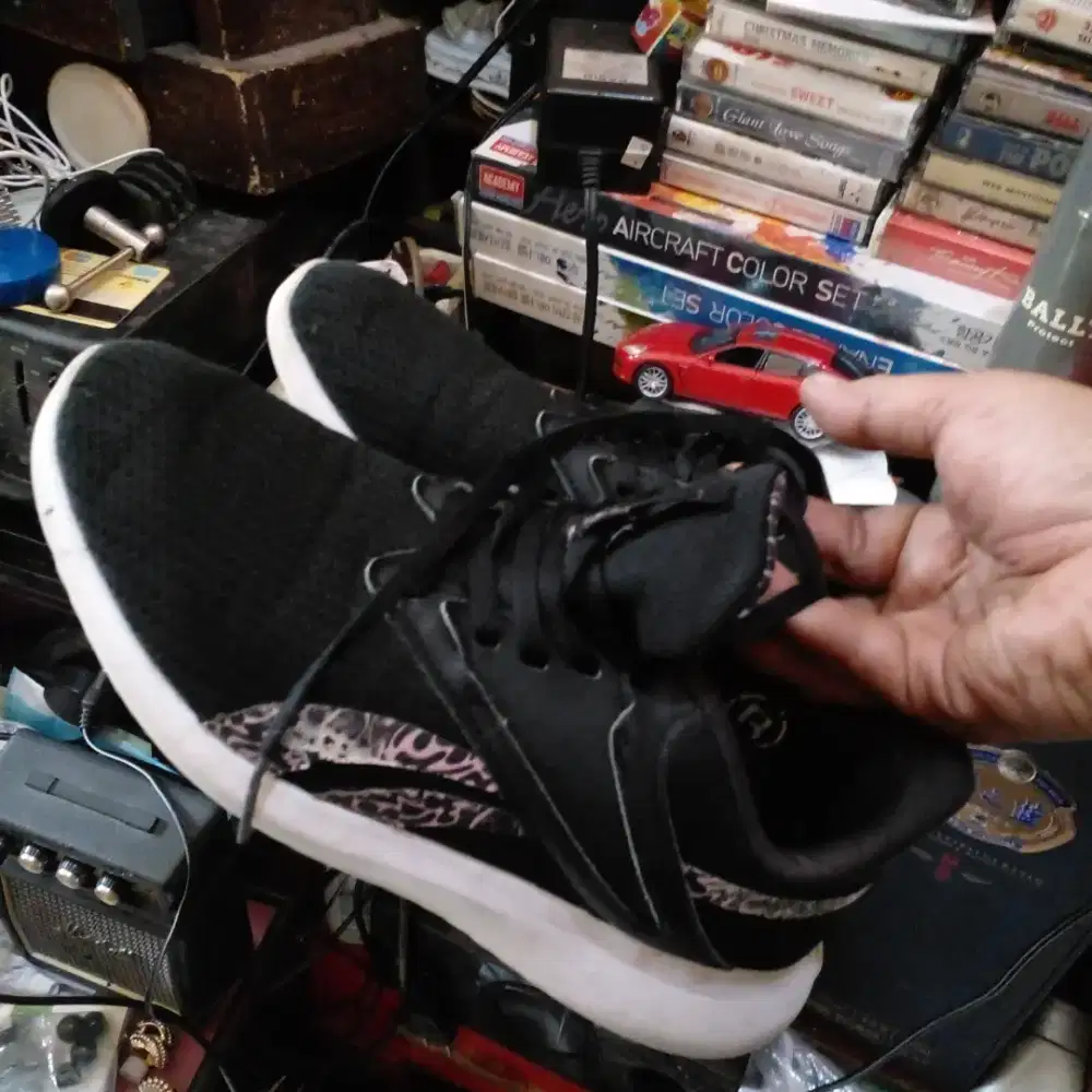 Reebox sepatu sport running size 7 original bisa buat sekolah juga