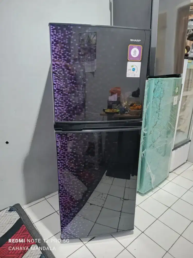 Sharp kulkas dua pintu 220 liter like new 95%