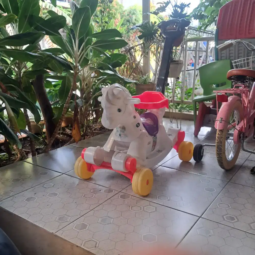 Mainan Tunggang Anak Bentuk Kuda dgn Pegangan Dorong Bekas Layak Pakai