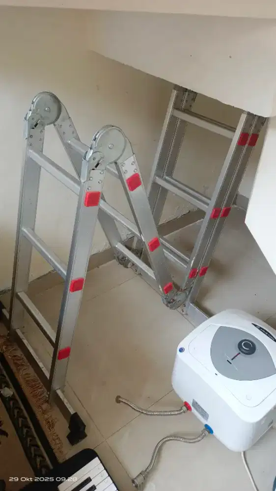 Tangga lipat stenlis