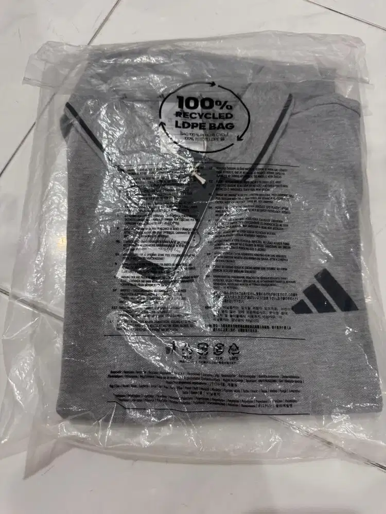 Adidas Polo Shirt essentials ukuran L kondisi BARU