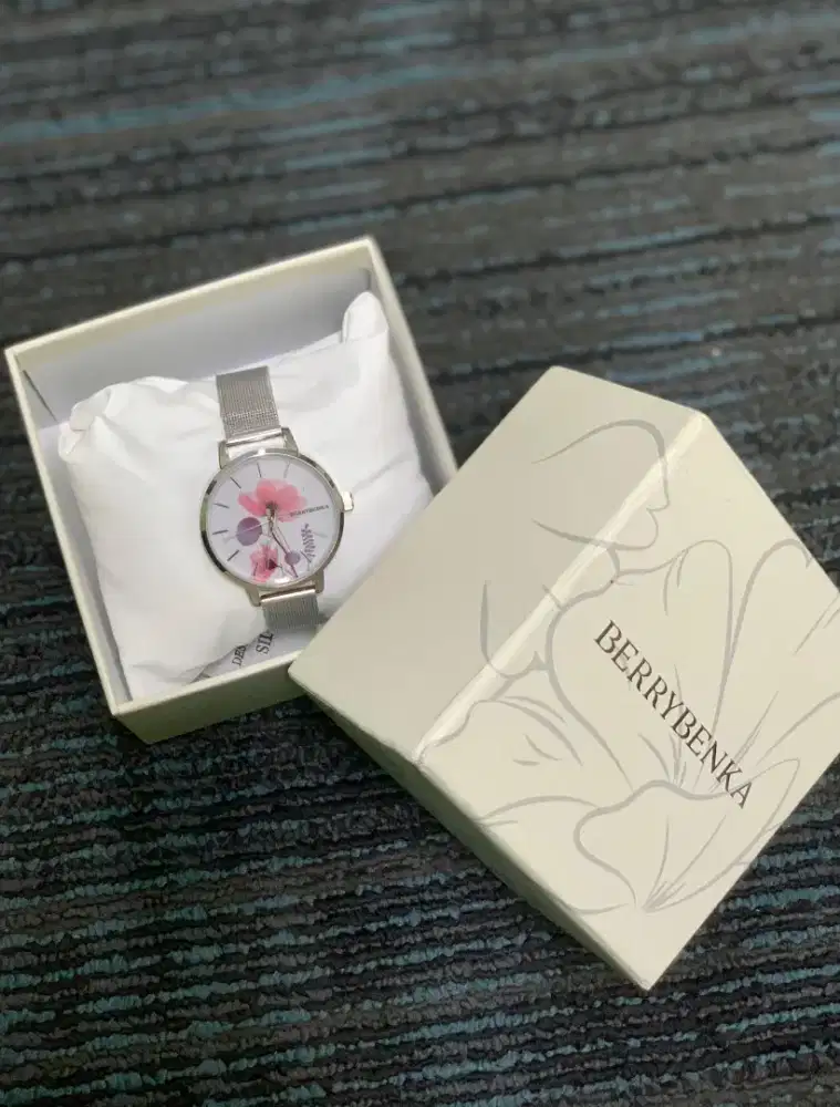 BERRY BENKA JAM TANGAN WANITA