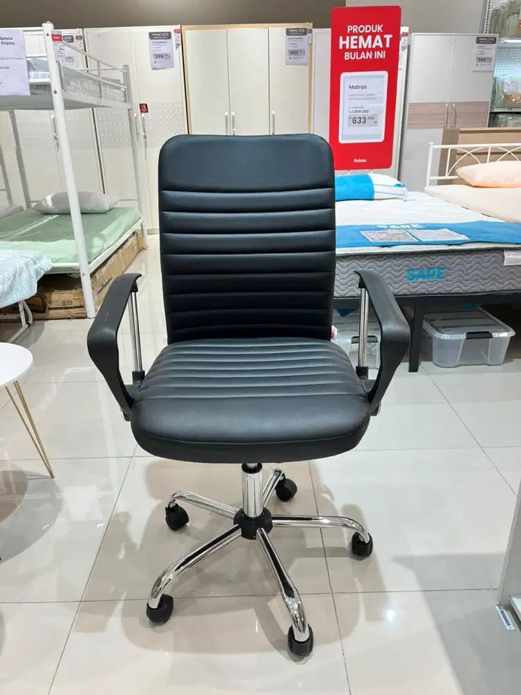 Kursi kerja kulit premium