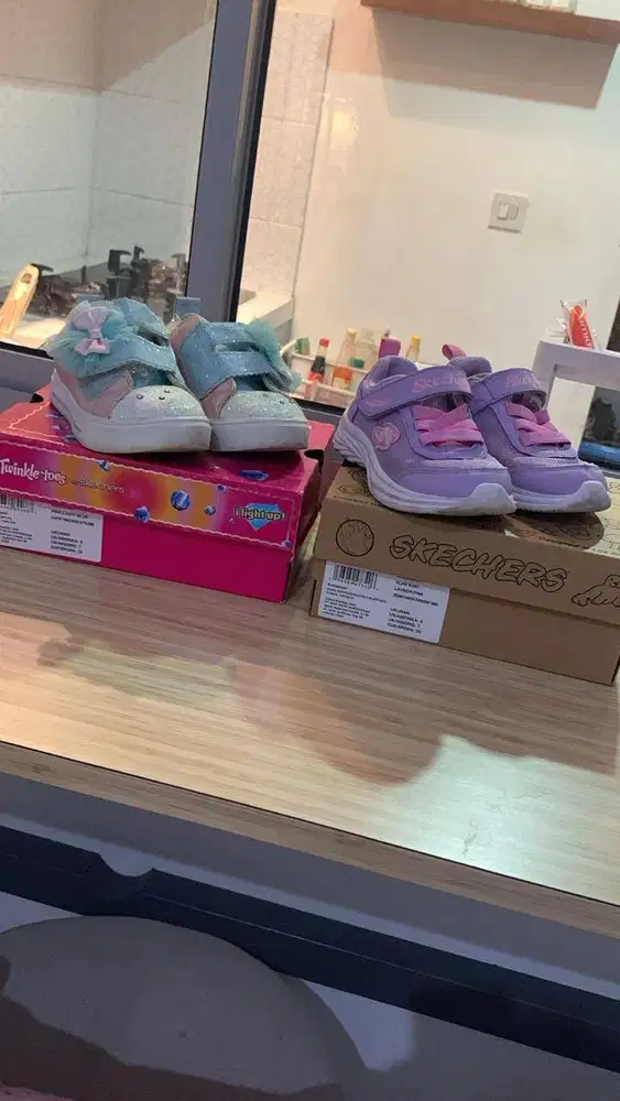 PRELOVED SEPATU SKECHERS ANAK