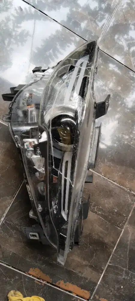 Lampu depan kanan mazda cx 8 th 2019