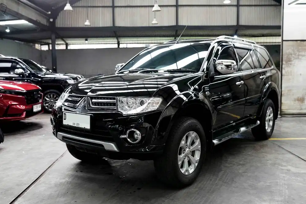 Mitsubishi Pajero Sport Dakar Hitam 4x2 2015 Low Km