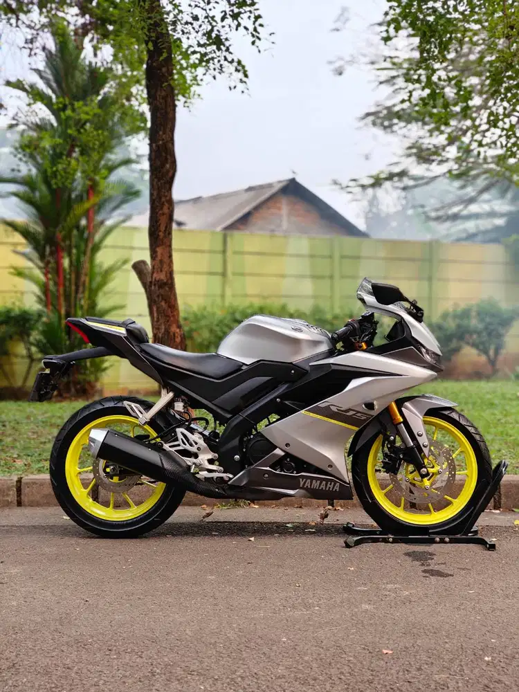 YAMAHA R15 V3 SILVER 2021 KM 4K PAJAK HIDUP SIAP GASPOL