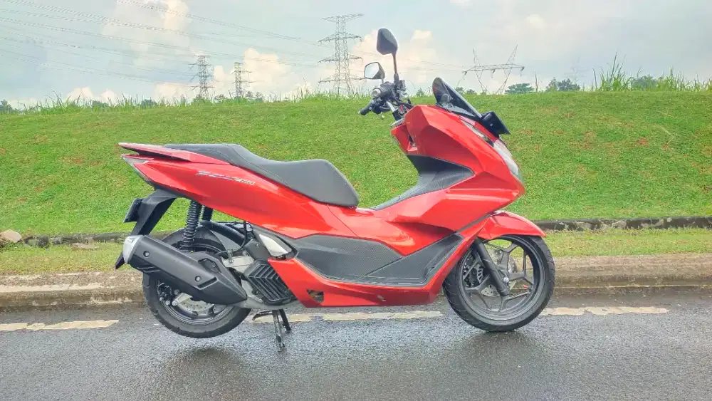 Honda PCX 160 2024 red glossy low KM